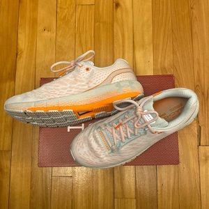 Under Armour UA W HOVR MACHINA running shoes / Size 12
